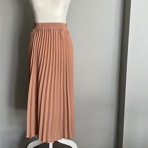 Nude pleaded midi skirt